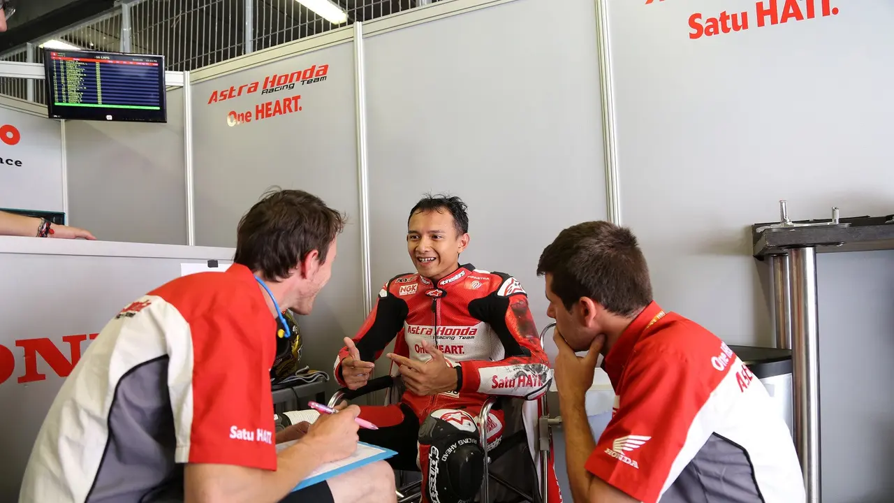 Pebalap AHRT, Dimas Ekky Pratama