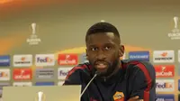 Bek AS Roma Bikin MU Gigit Jari