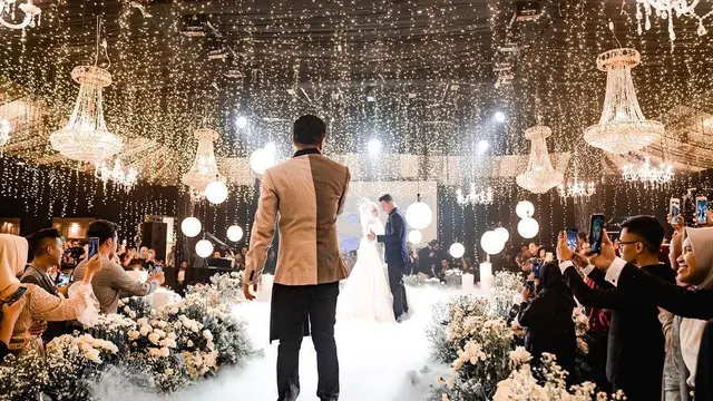 Momen Pernikahan Selebgram Aghnia Punjabi, Mewah dan Glamour