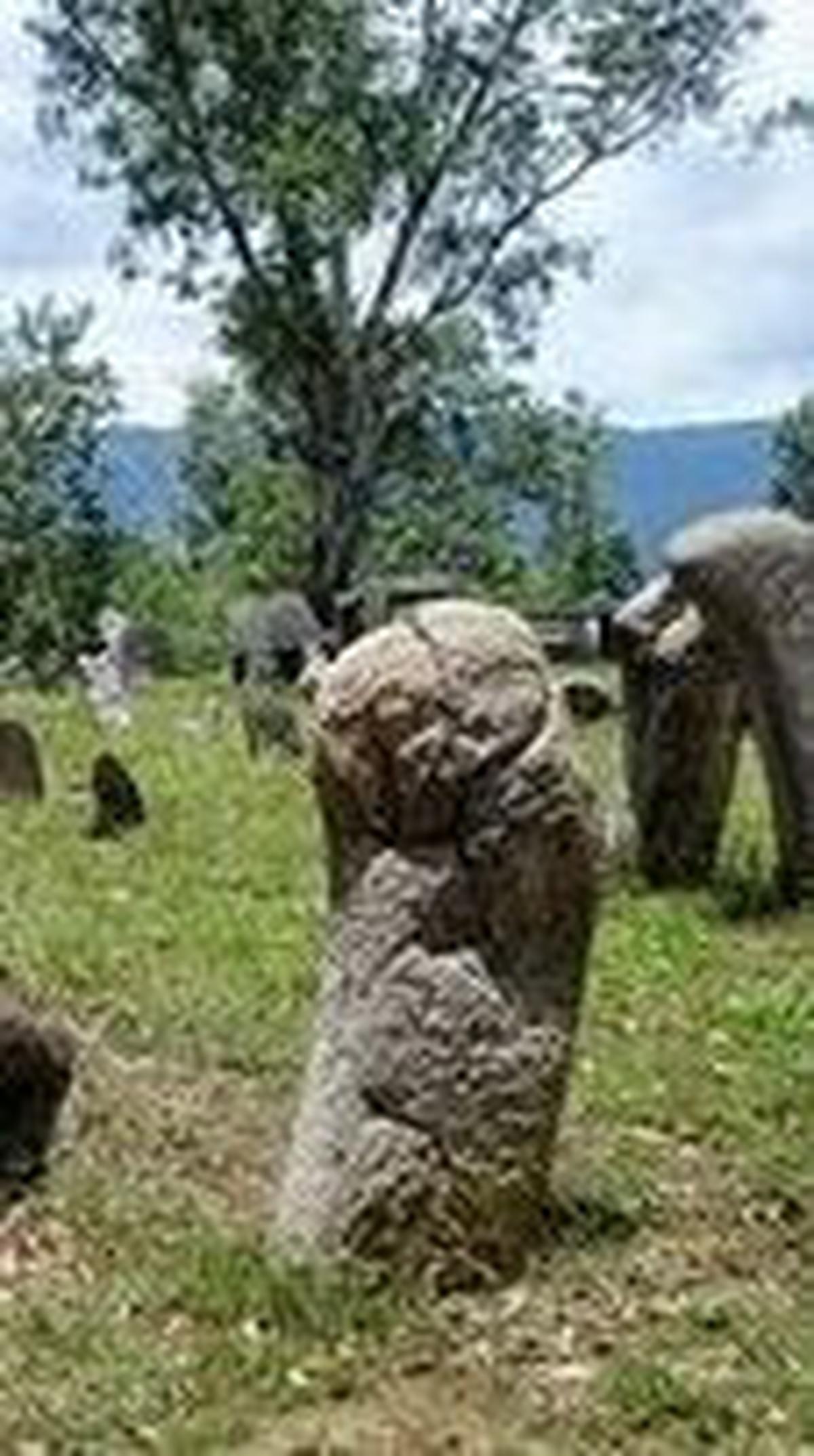 <b>1. Nagari Seribu Menhir</b>