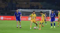 Thom Haye Takjub saat Debut Bersama Persib di BRI Super League: Pertandingan yang Gila dan Indah