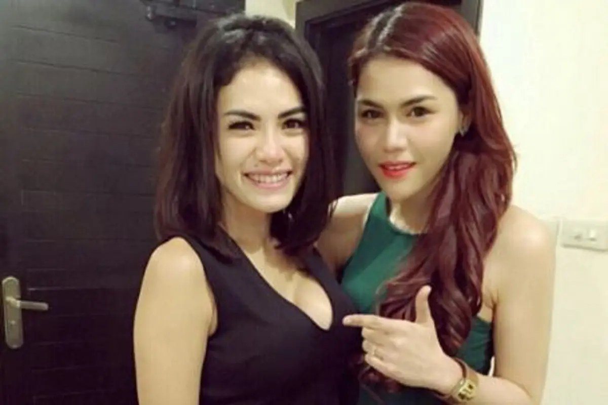 [Bintang] DJ Katty bersama Nikita Mirzani