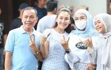 Kompaknya Keluarga Ayu Ting Ting Pakai Baju Serba Biru Muda saat Nyoblos Pilkada 2024, Harap Pemimpin Baru Bisa Atasi Kemacetan di Depok