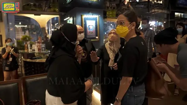 6 Momen Maia Estianty Bertemu Mantan Mertua, Tetap Akrab