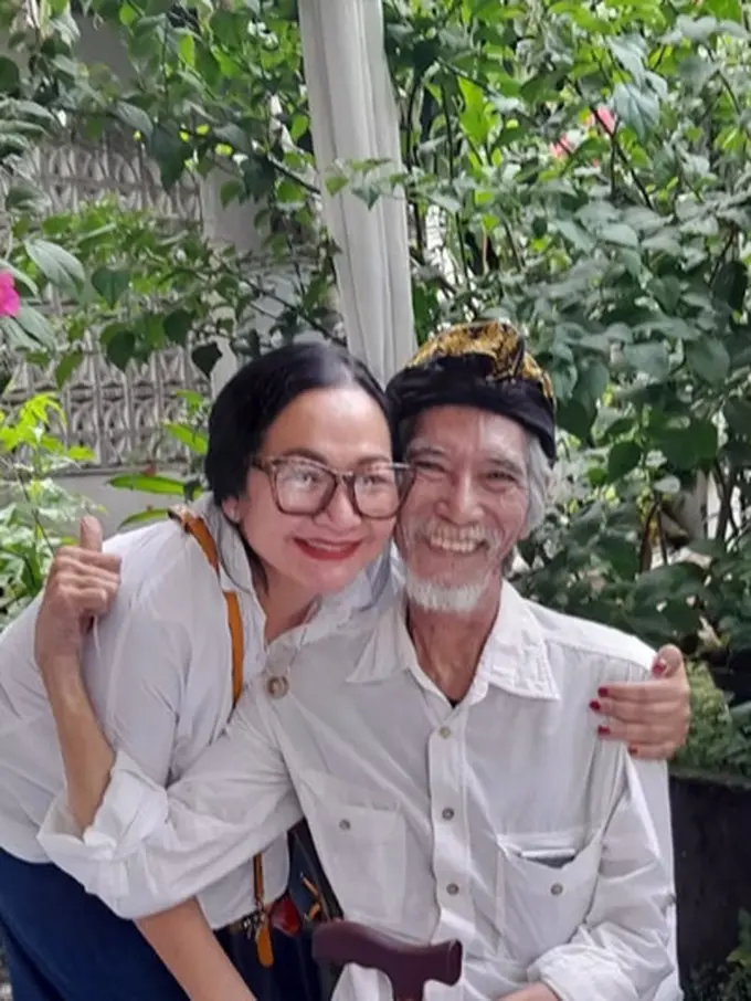 Foto-foto Halal Bihalal Keluarga Besar Trah Koeswoyo, Penampilan Yok Koeswoyo di Usia 80 Tahun Jadi Sorotan