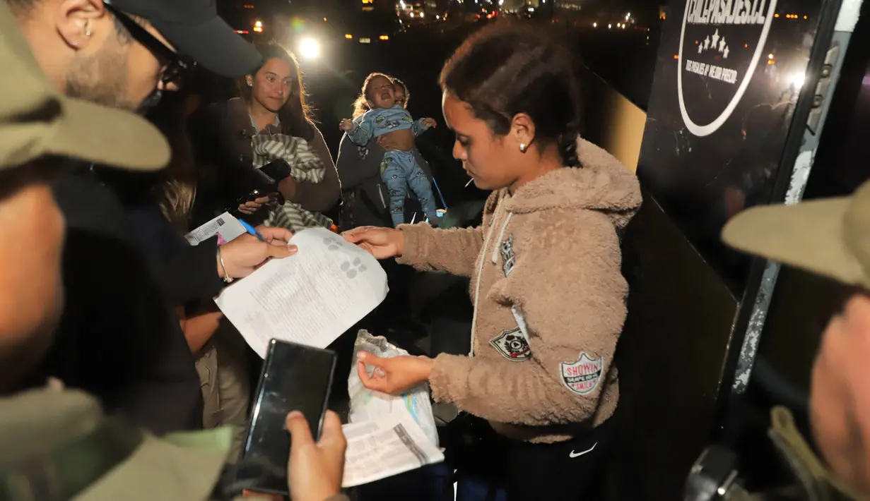 Pekan lalu, pihak berwenang di Lima mengumumkan keadaan darurat di perbatasan negara, mengerahkan pasukan untuk memperkuat pos-pos pemeriksaan dan memblokir pekerja tidak berdokumen untuk menyeberang dari Chile. (Photo by AGUSTIN MERCADO / AFP)