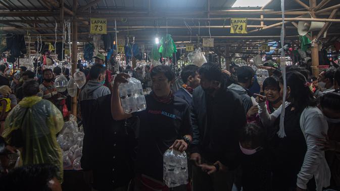 FOTO: Geliat Pasar Ikan Hias Terbesar di Indonesia - KITA | KITA