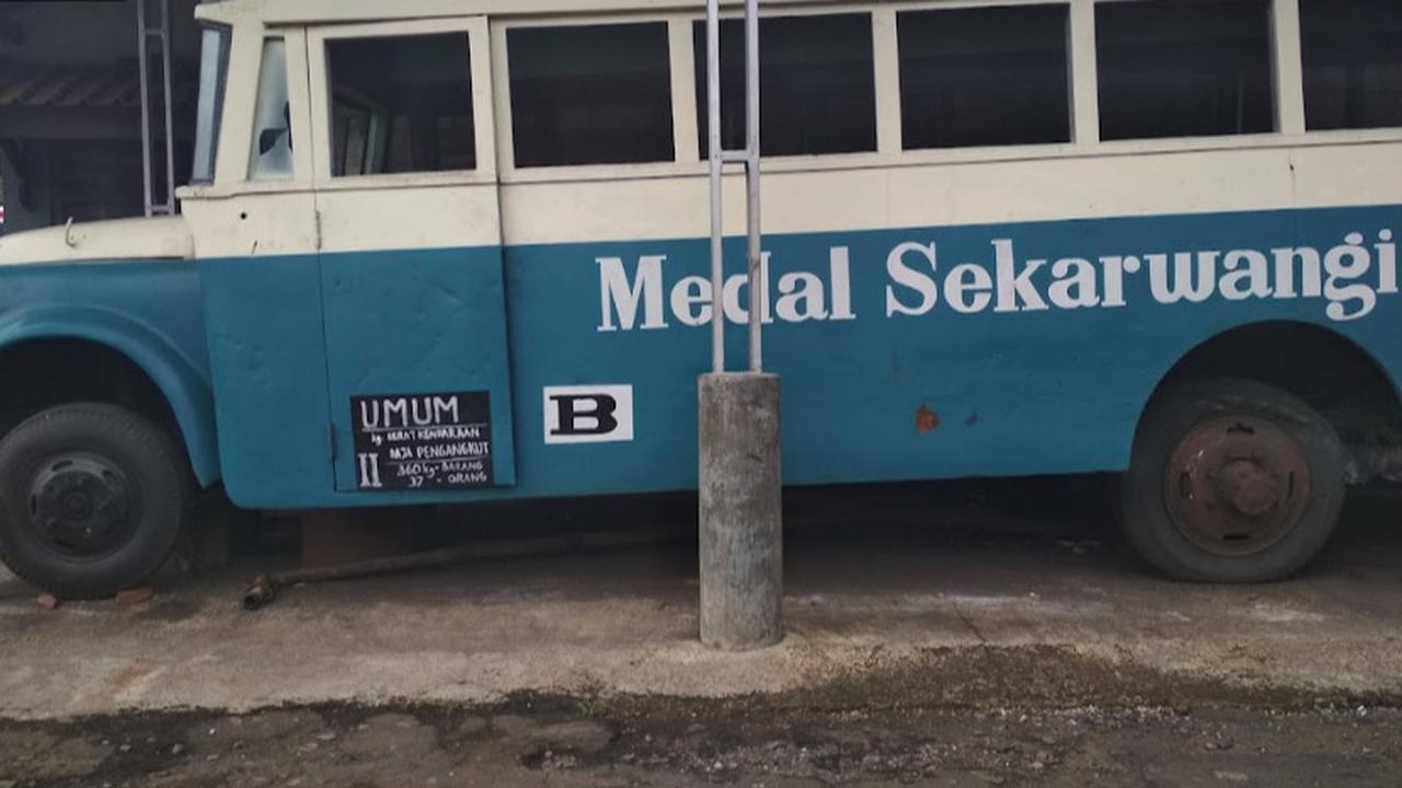 Bus Medal Sekarwangi