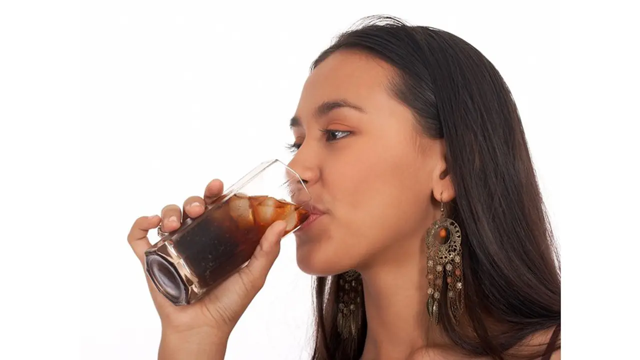 Ilustrasi minuman dengan pemanis buatan. Foto: Baseline of Health