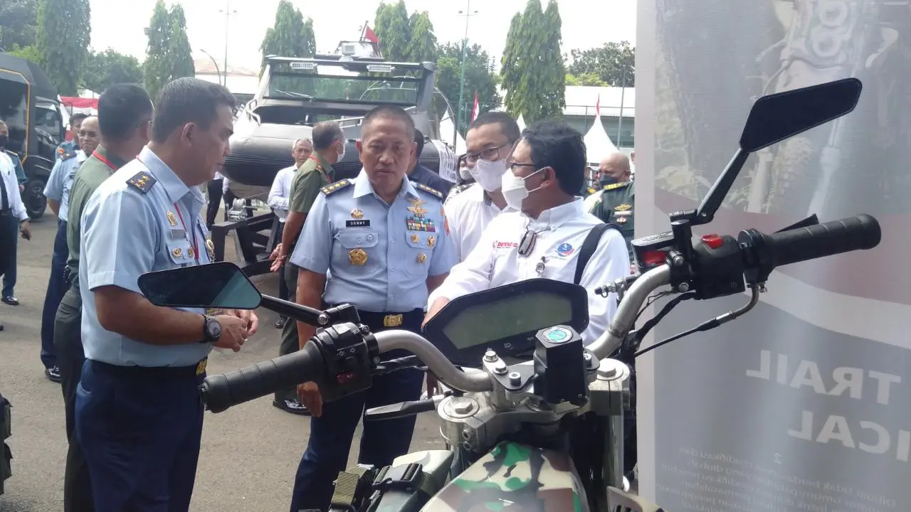 Sepeda motor listrik karya anak bangsa atau SERGAP Electric Tactical Motor Bike menjadi salah satu produk yang dipamerkan dan paling   menarik perhatian dalam Pekan Litbang Pertahanan 2022 yang diselenggarakan Kementerian Pertahanan (Kemenhan) di Balitban