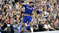 Salah satu gaya selebrasi Diego Costa (Chelsea) saat berhasil mencetak gol ke gawang Leicester City di laga lanjutan Liga Primer Inggris di Stadion Stamford Bridge, London, (23/8/2014). (REUTERS/Toby Melville)