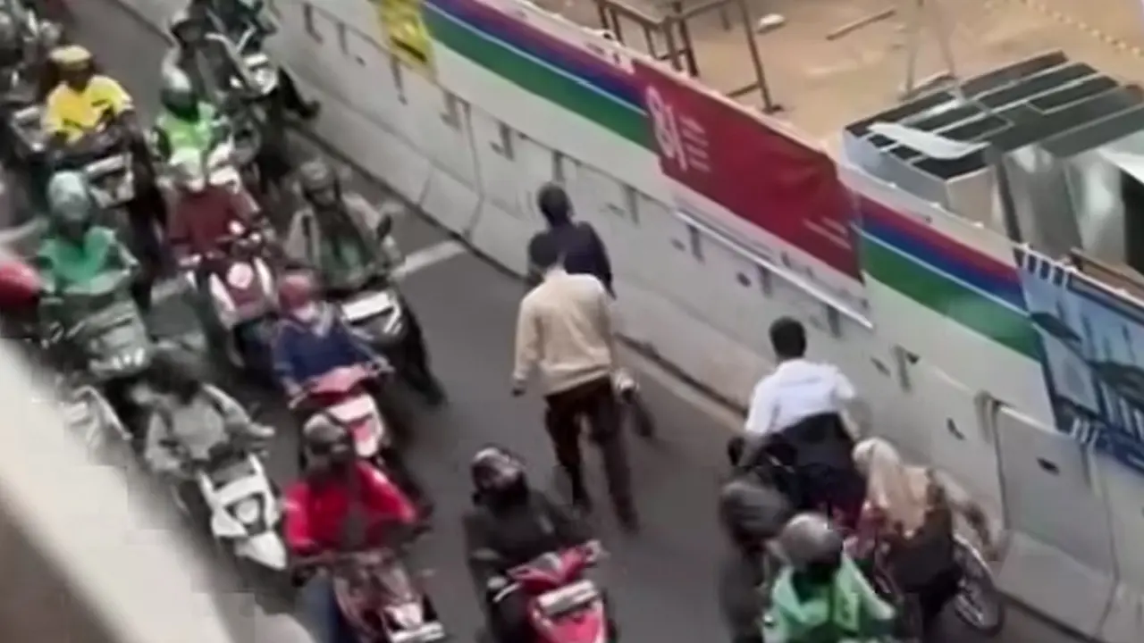Aksi Pramusapa Transjakarta Viral, Pramono Siapkan Penyebrangan Ramah Disabilitas