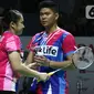 Pasangan ganda campuran Indonesia, Praveen Jordan/Melati Daeva Oktavianti bertanding melawan wakil India, Ishaan Bhatnagar/Tanisha Crasto pada babak 32 besar Indonesia Masters 2022 di Istora Senayan, Jakarta, Rabu (8/6/2022). Praveen Jordan/Melati Daeva Oktavianti lolos ke 16 besar Indonesia Masters 2022. (Liputan6.com/Helmi Fithriansyah)