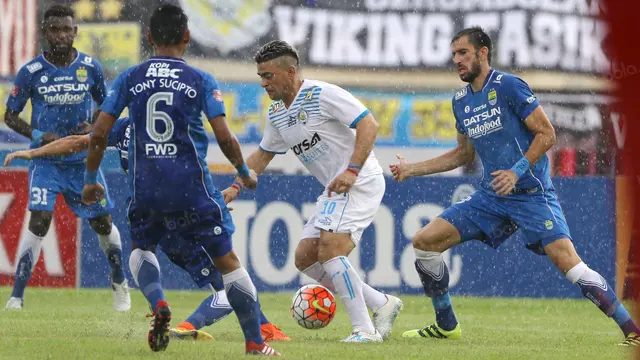 Persib Bandung Vs Arema Cronus