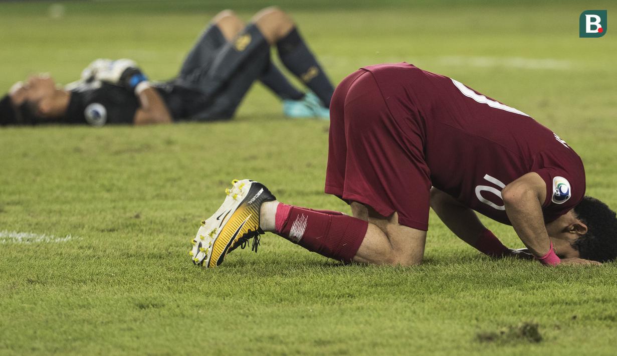 Striker Qatar, Khalid Mohammed, merayakan kemenangan atas Thailand pada laga Piala AFC U-19 di SUGBK, Jakarta, Minggu (28/10). Qatar menang 7-3 atas Thailand. (Bola.com/Vitalis Yogi Trisna)