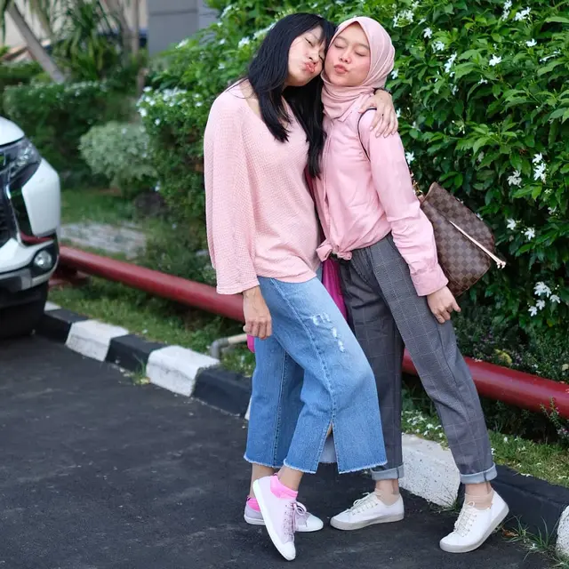 7 Potret Kebersamaan Lesty DA dan Manajernya yang Seperti Kakak Sendiri