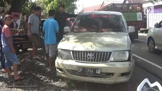 Sebuah minibus pemudik yang akan rayakan Natal di kampung halaman alami kecelakaan di Jalur Trans Sulawesi. Tercatat belasan orang terluka akibat kejadian ini.