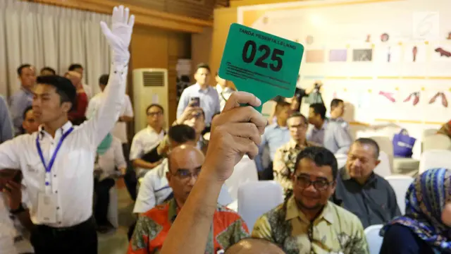Antusiasme Pembeli Berburu Lelang Barang Koleksi Pejabat