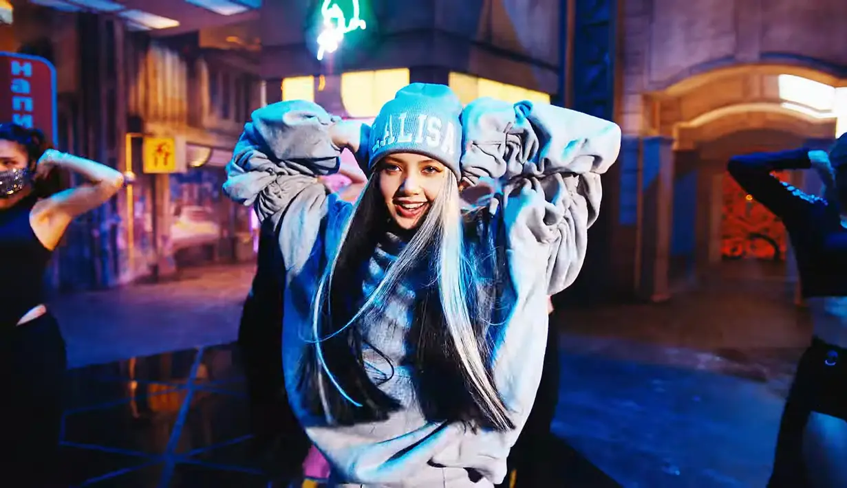 Sesuai judulnya, debut Lisa memang menitikberatkan pada persona seorang LALISA yang begitu memesona. (YouTube BLACKPINK)