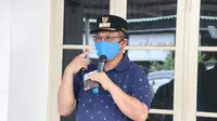 Perwal tersebut berisi tentang karantina kesehatan dengan melaksanakan cluster isolation serta wajib menggunakan masker bagi siapa saja yang berada di Kota Medan saat di luar rumah.