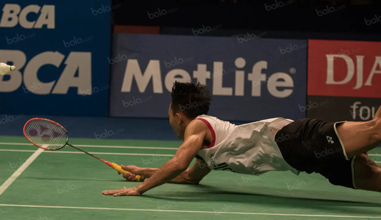 Akibat kekalahan Ihsan Maulana Mustofa itu, tim merah putih tidak memiliki wakil di partai final BCA Indonesia Open 2016. (Bola.com/Vitalis Yogi Trisna)