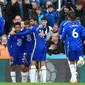 Pemain Chelsea Reece James (tengah) merayakan dengan rekan satu timnya setelah dia mencetak gol ke gawang Newcastle United pada pertandingan Liga Inggris di St James' Park, Newcastle-upon-Tyne, Inggris, 30 Oktober 2021. Chelsea menang 3-0. (Lindsey Parnaby/AFP)