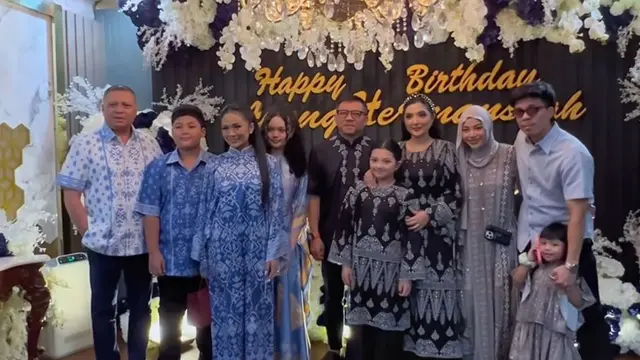 Kebahagiaan di ulang tahun Anang Hermansyah. (credit:instagram.com/ashanty_ash)