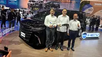 Toyota Gandeng Garuda Indonesia, Alphard Hybrid EV Jadi Mobil Antar-Jemput Bandara