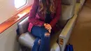 Sosialita Turki, Mina Basaran berpose di dalam jet pribadinya. Kecelakaan pesawat yang melibatkan Mina terjadi setelah dia pulang usai pesta melepas masa lajang di Dubai, Uni Emirat Arab. (Instagram/@minabasaran)