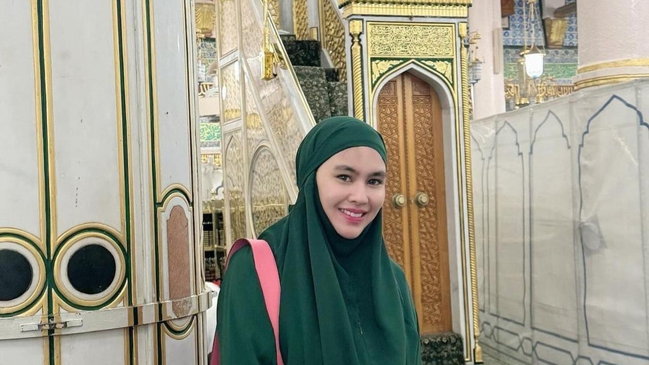 Kartika Putri dan Suami Singgah di Raudah