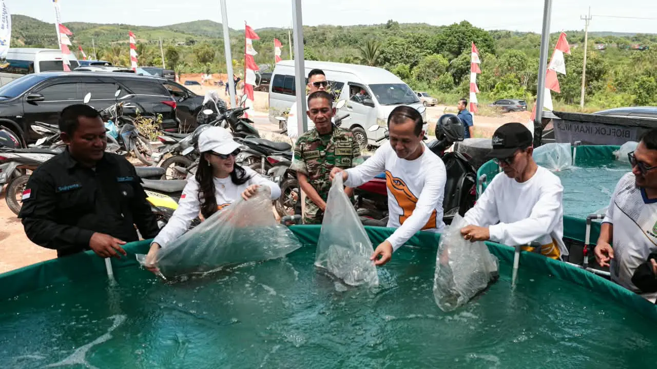 Menteri Transmigrasi M. Iftitah Sulaiman Suryanagara saat kunjungan ke Kota Batam. (Istimewa)