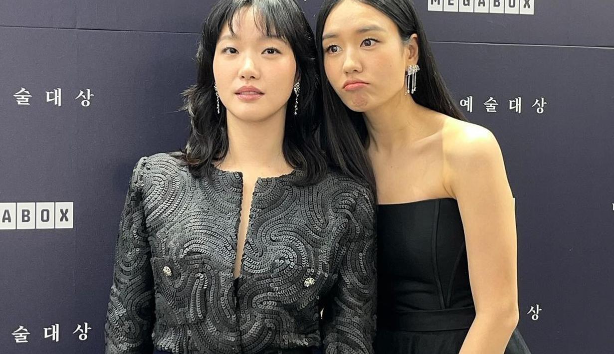 <p>Ahn Eun Jin dan Kim Go Eun adalah teman semasa sekolah. Siapa sangka keduanya punya kesempatan reuni di perhelatan Baeksang Arts 202(Foto: Instagram/ eunjin___a)</p>
