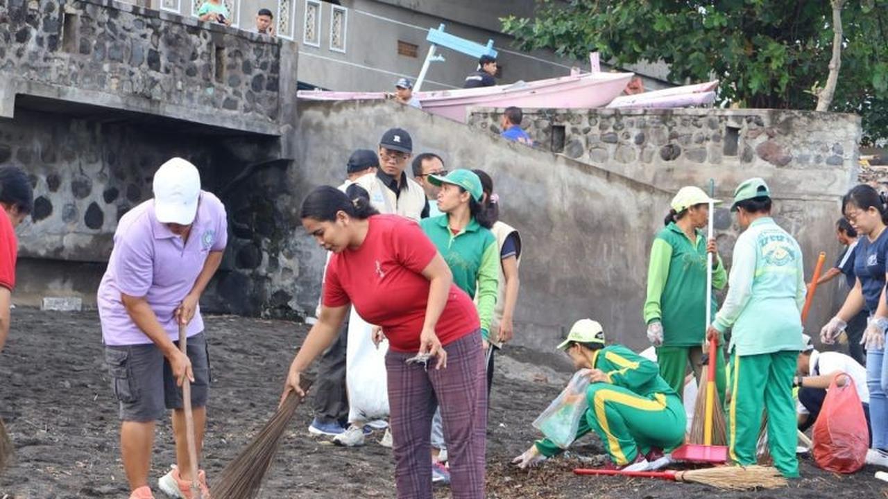 Aksi Bersih Pantai Buleleng: Ribuan Warga Kompak Pungut Sampah Demi Indonesia Asri