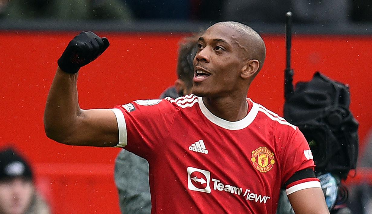 Anthony Martial. Striker asal Prancis ini sudah tidak lagi menjadi pilihan utama Ole Gunnar Solkjaer di lini depan Manchester United sejak kedatangan kembali Cristiano Ronaldo. Baru bermain 7 kali di musim ini, dirinya baru membukukan 1 gol bagi Setan Merah. (AFP/Oli Scarff)