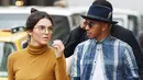 Aktris dan model Kendall Jenner tertangkap kamera sedang berduaan dengan pembalap Lewis Hamilton di jalanan ramai kota New York, 10 September 2015. (Dailymail)