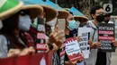 Organisasi WALHI bersama masyarakat Rukun Tani Sumberejo Pakel melakukan aksi di depan Mabes Polri, Jakarta, Jumat (21/1/2022). Mereka menuntut kekerasan yang dilakukan oknum aparat kepolisian terhadap Warga Rukun Tani Sumberejo Pakel, Desa Pakel, Banyuwangi, Jawa Timur. (Liputan6.com/Johan Tallo)