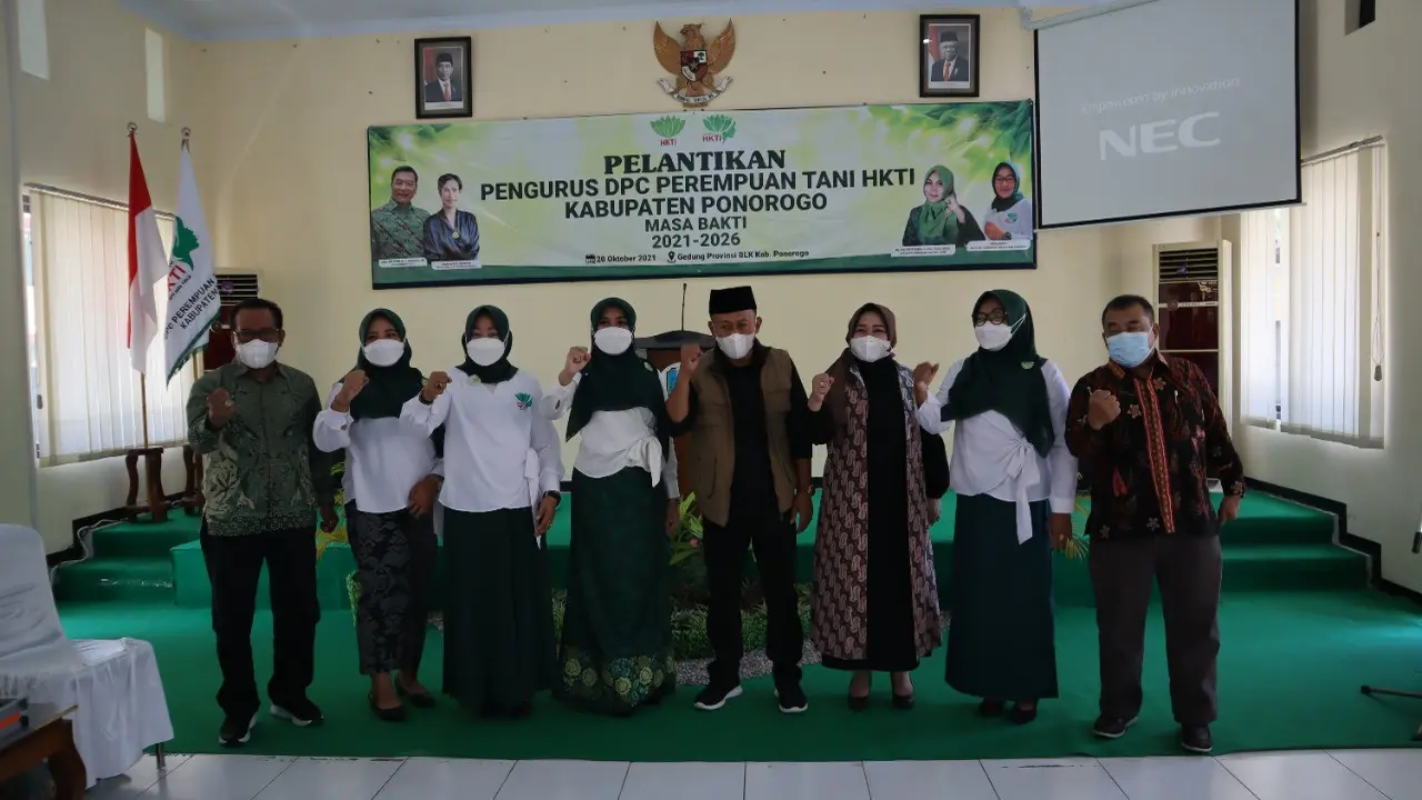 Pelantikan Perempuan Tani HKTI Ponorogo dipimpin Bupati Sugiri Suncoko. (Istimewa)