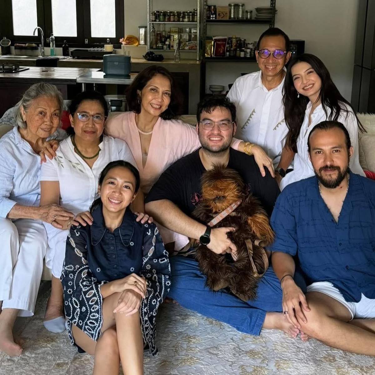 Potret Raline Shah dengan 2 Pria Tercinta, Nempel Kayak Prangko