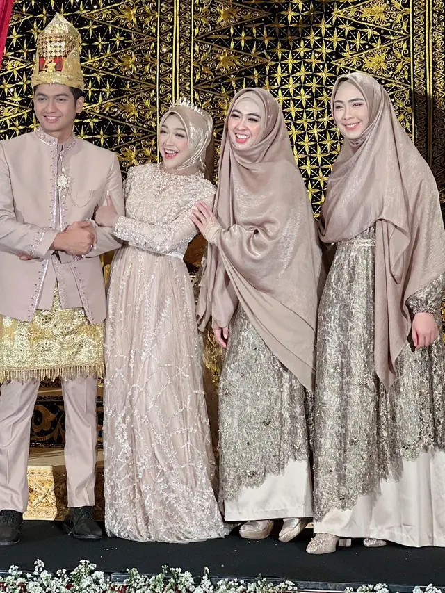 6 Potret Oki Setiana Dewi dan Shindy Putri di Acara Ngunduh Mantu Ria Ricis, Kompak
