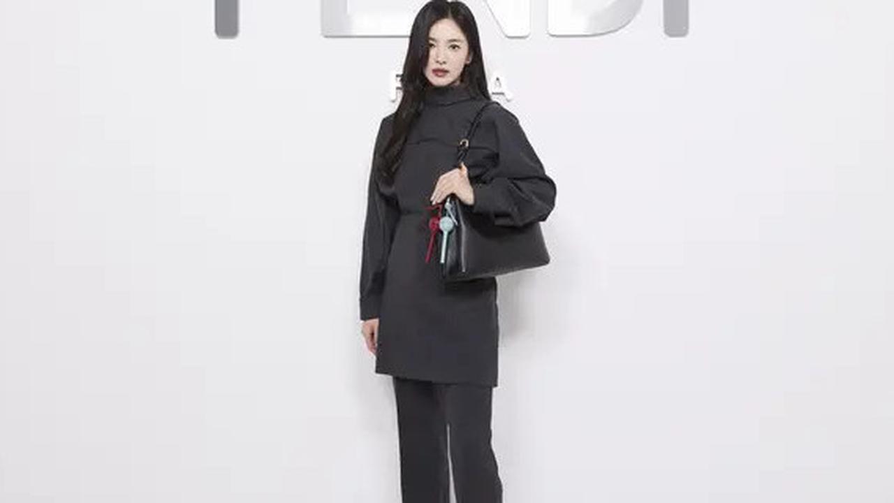 7 Potret Anggun Song Hye Kyo Berbalut Pakaian Semi Formal, Stylish dan Berkelas