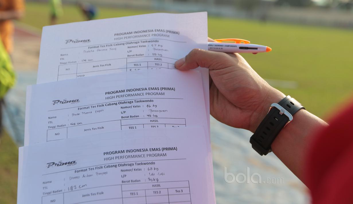 Hasil tes latihan fisik atlet Taekwondo di GOR Rawamangun, Jakarta, (12/7/2017). (Bola.com/Nicklass Hanoatubun)