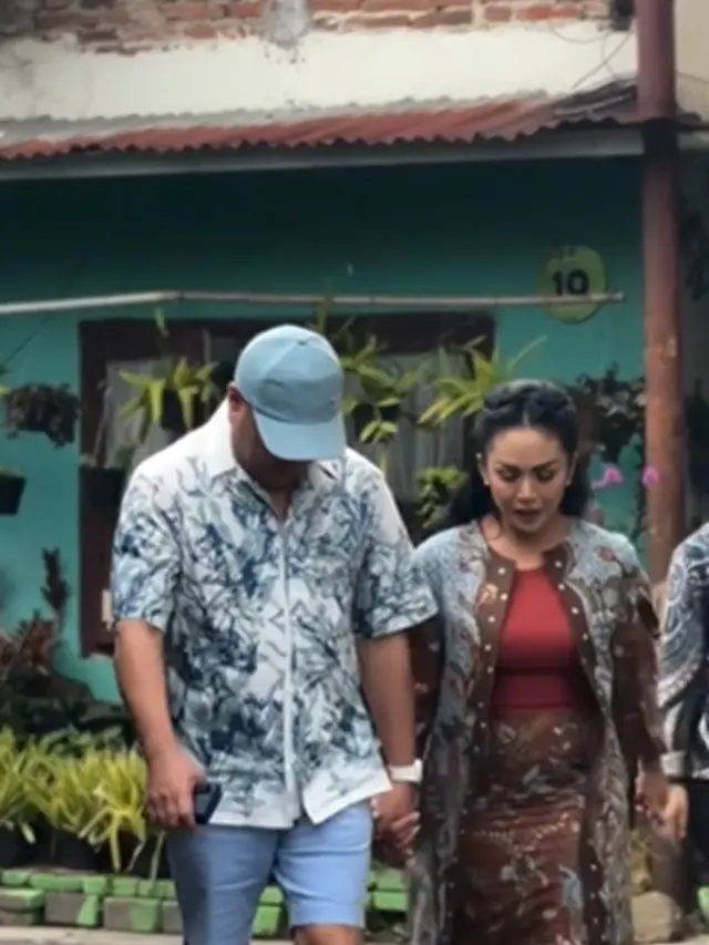 Model Batik Ala Kris Dayanti yang Simpel