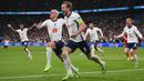 Harry Kane (9) adalah ujung tombak The Three Lions pada Euro 2020. Ia merupakan penyerang yang pintar mencari ruang kosong, sehingga ia ditunjuk sebagai target man oleh Southgate. Sejauh ini Kane telah berhasil mencetak empat gol walau pada awalnya sempat mandul. (Foto: AFP/Pool/Laurence Griffiths)