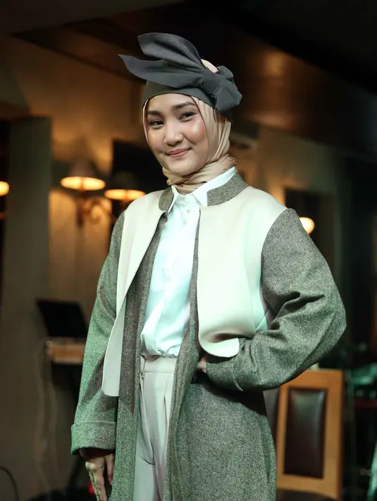 "Aku bikin lebih fresh dan lebih aku tapi tetap nggak pengen menggeser yang melegenda itu," tutur perempuan kelahiran 30 Juli 1996 itu. (Nurwahyunan/Bintang.com)