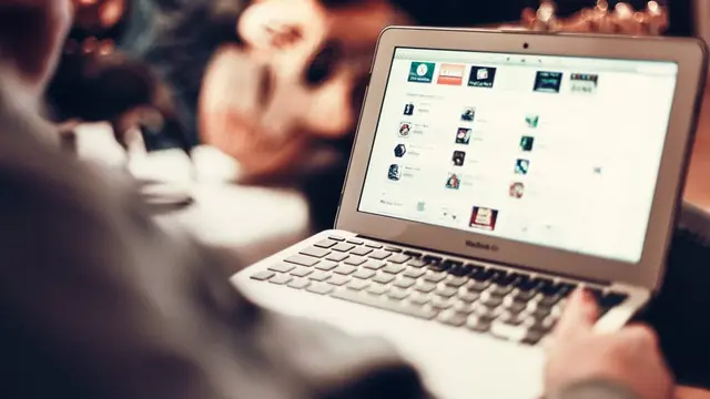 Sekarat, Istri Buatkan Akun Kencan Online Untuk Suami