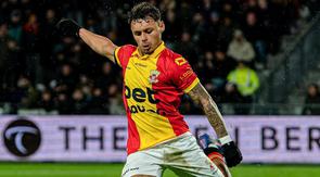 Bek Go Ahead Eagles di Eredivisie 2024/2025, Dean James, berminat untuk dinaturalisasi menjadi Warga Negara Indonesia (WNI) untuk membela Timnas Indonesia. (Bola.com/Dok.Instagram Dean James).