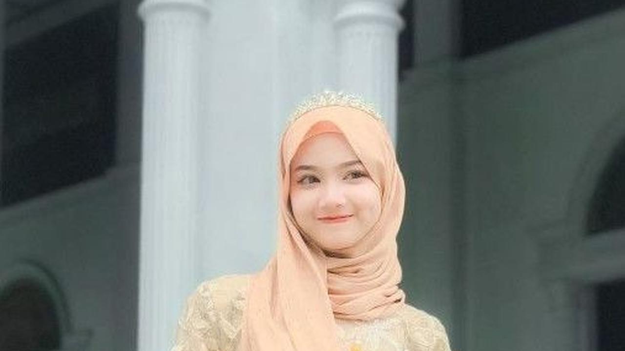 <b>Baju Kurung Kombinasi Warna Cerah</b>