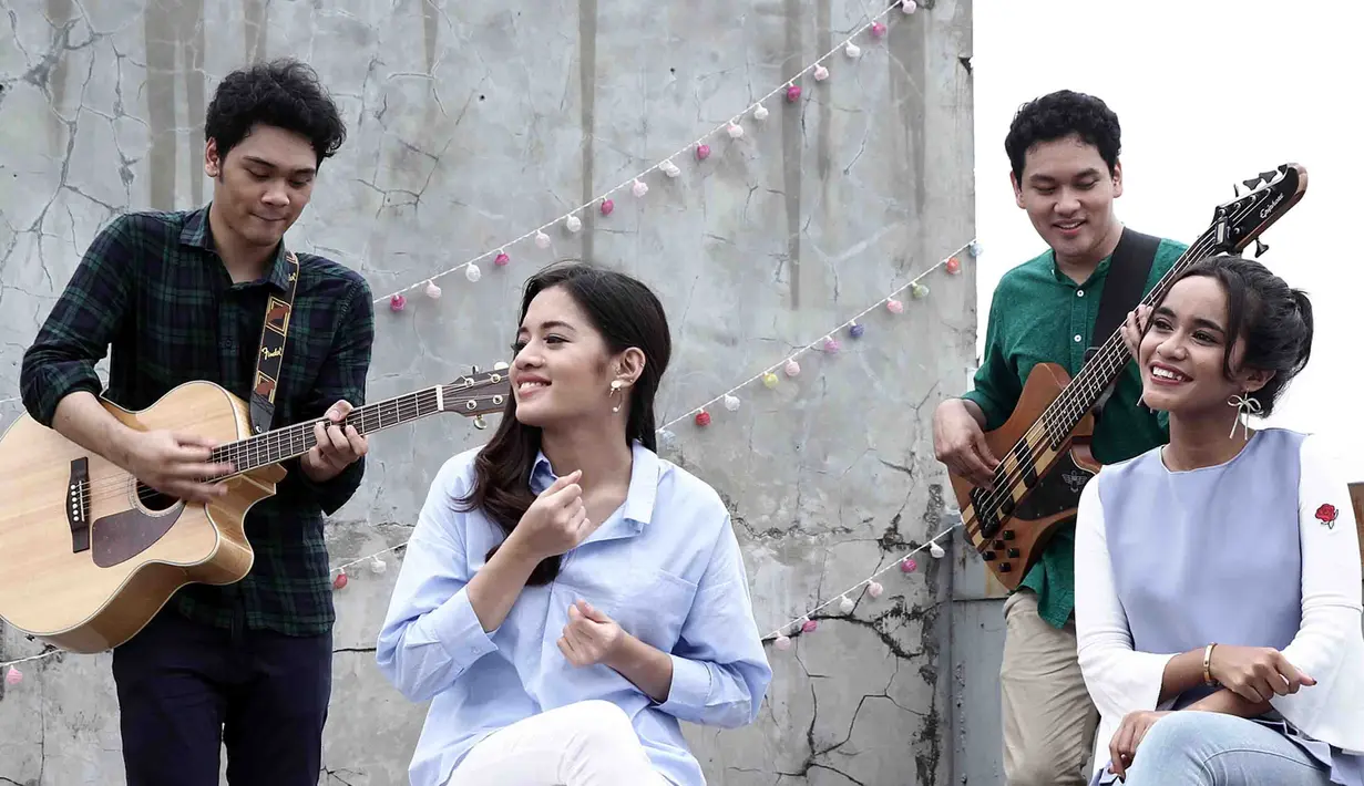 Bagi The Overtunes, kerja sama dengan Ernest Prakasa pernah dilakukan sebelumnya. The Overtunes telah bekerja sama dalam film pertama Ernest, Ngenest. (Deki Prayoga/Bintang.com)