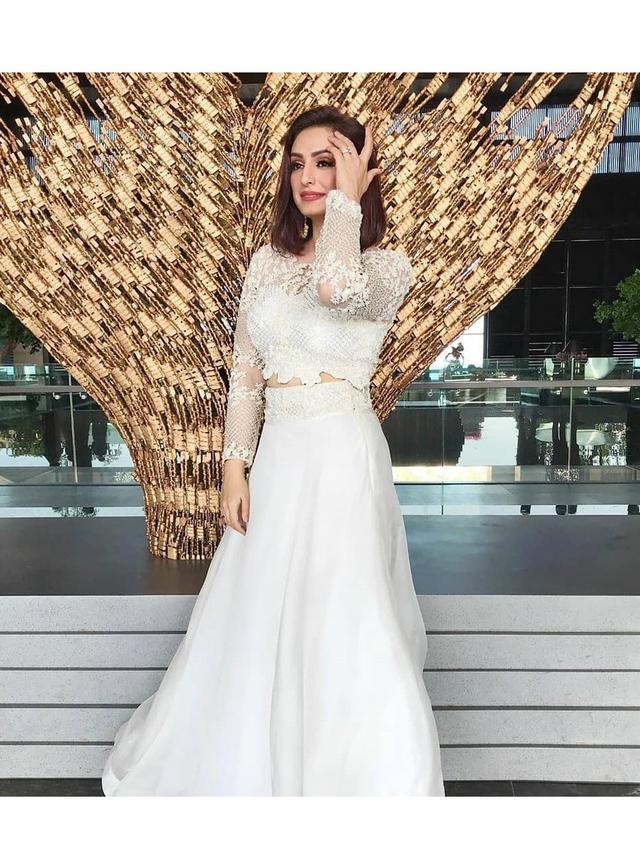 Enggak Kalah Cetar, Ini 6 Gaya Glamor Hana Shabab Ibu Tania Nadira