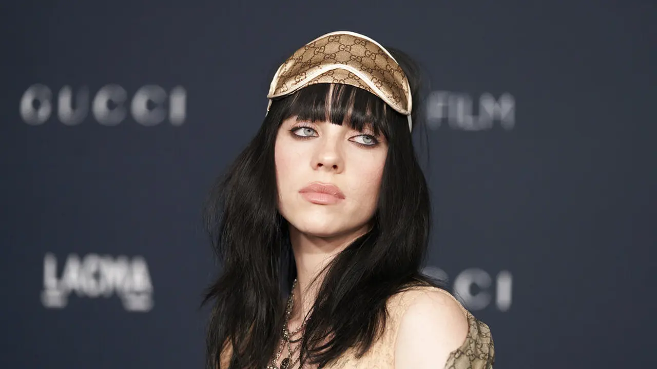 Billie Eilish menghadiri LACMA Art+Film Gala, 5 November 2022. (Foto: AP Photo/Allison Dinner)